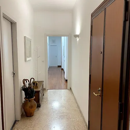Desy Vatican House Apartamento *