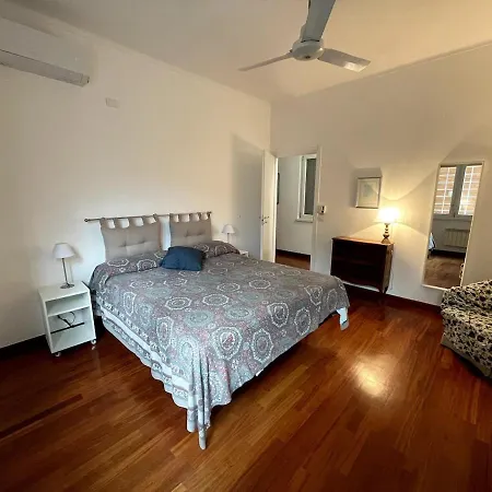 Desy Vatican House Apartamento *